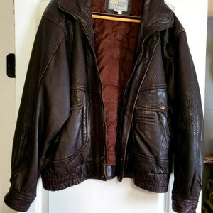 VINTAGE Genuine and Soft Leather Jacket.